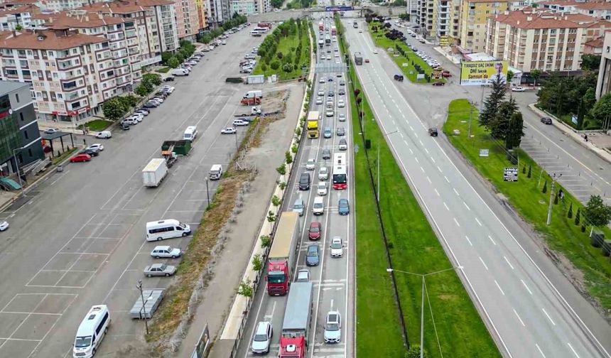 Karadeniz yolunda bayram yoğunluğu havadan görüntülendi