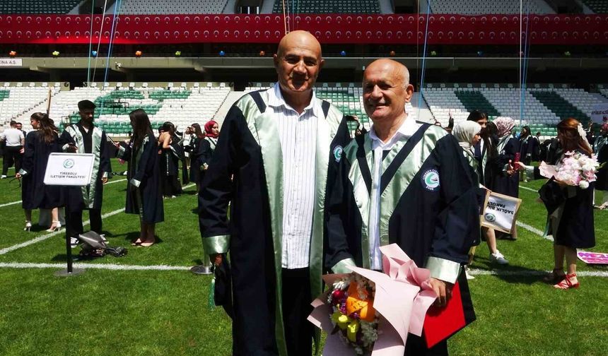 Hayallerin yaşı yok: 65'inde üniversite birincisi oldular