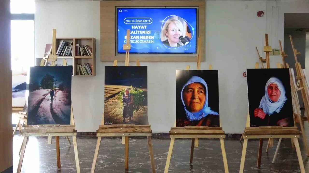 Ilk Fotograf Sergisini Calistigi Hastanede Acti 20250818 A W519735