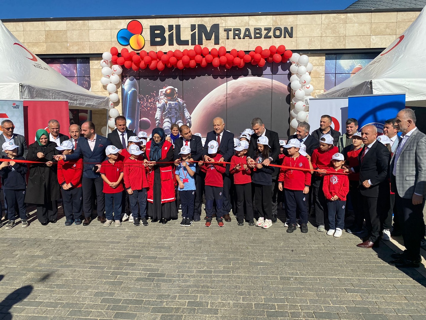 573813973 18545277664061848 6313563245022822625 N