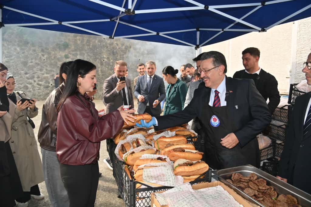 4032E538 Eb4E 4E56 8E27 324C3Ea4D1B7