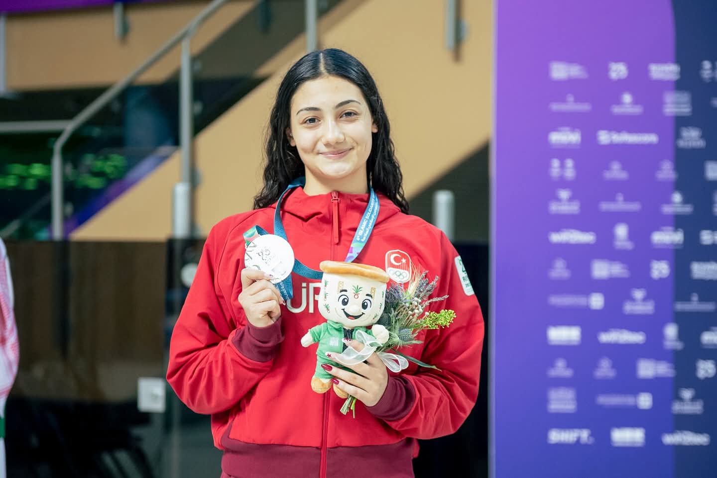 6De4Fd77 3E8B 4F43 Ad06 E9871960Eac0