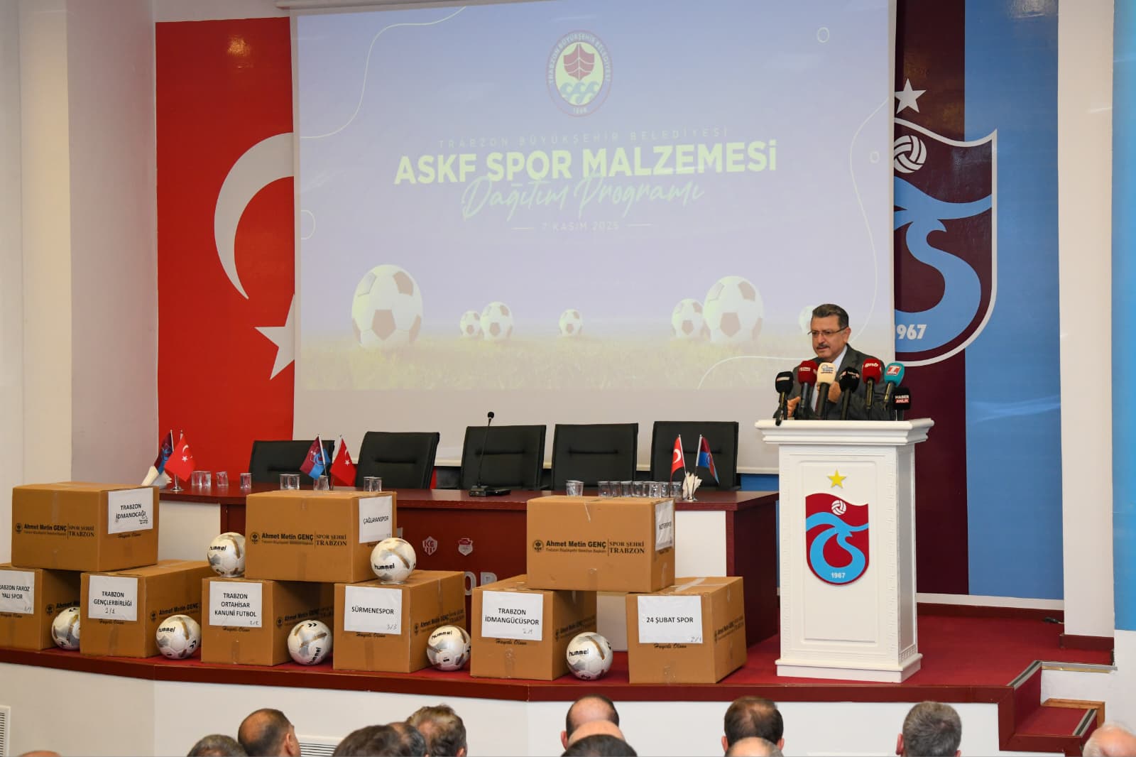 77001Efc C53C 4386 89Cb 62087F864057