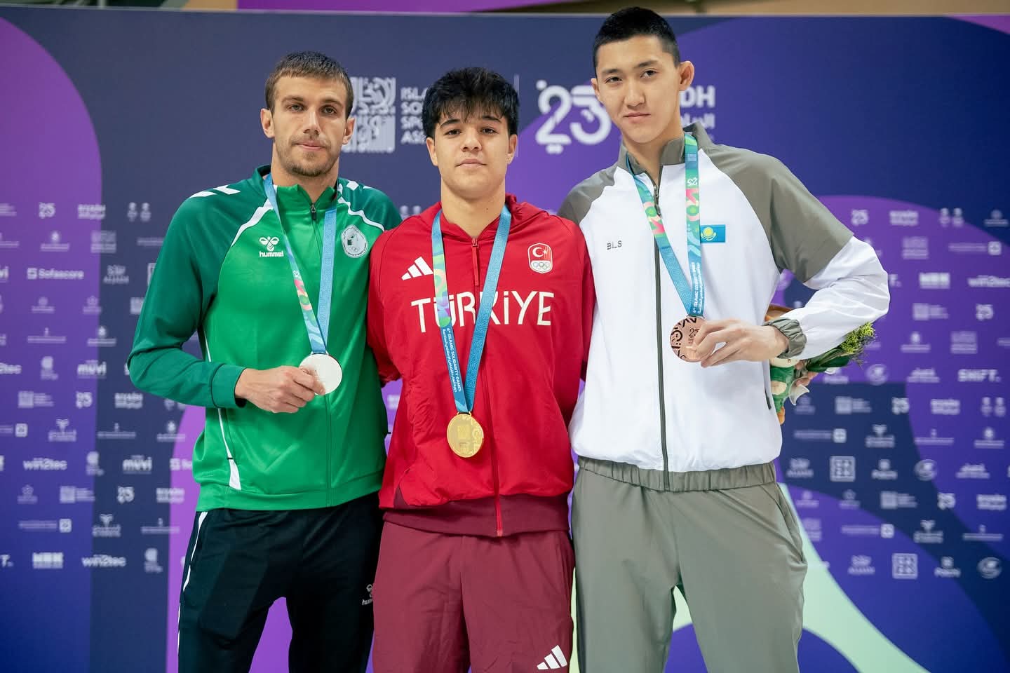 E7Fb005C 6067 4C37 8E34 3Fbcdea5D9F3