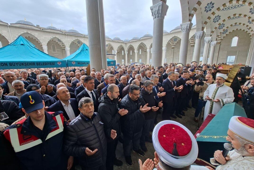 Trabzon Ticaret Borsası Meclis Başkanımız Sn. Nevzat Özer’i Dualarla Ebediyete Uğurladık.merhuma (2)